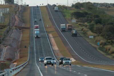 Imagem da notícia BR-163 terá botão SOS em aplicativo, 477 câmeras e 51 medidores de velocidade na nova concessão